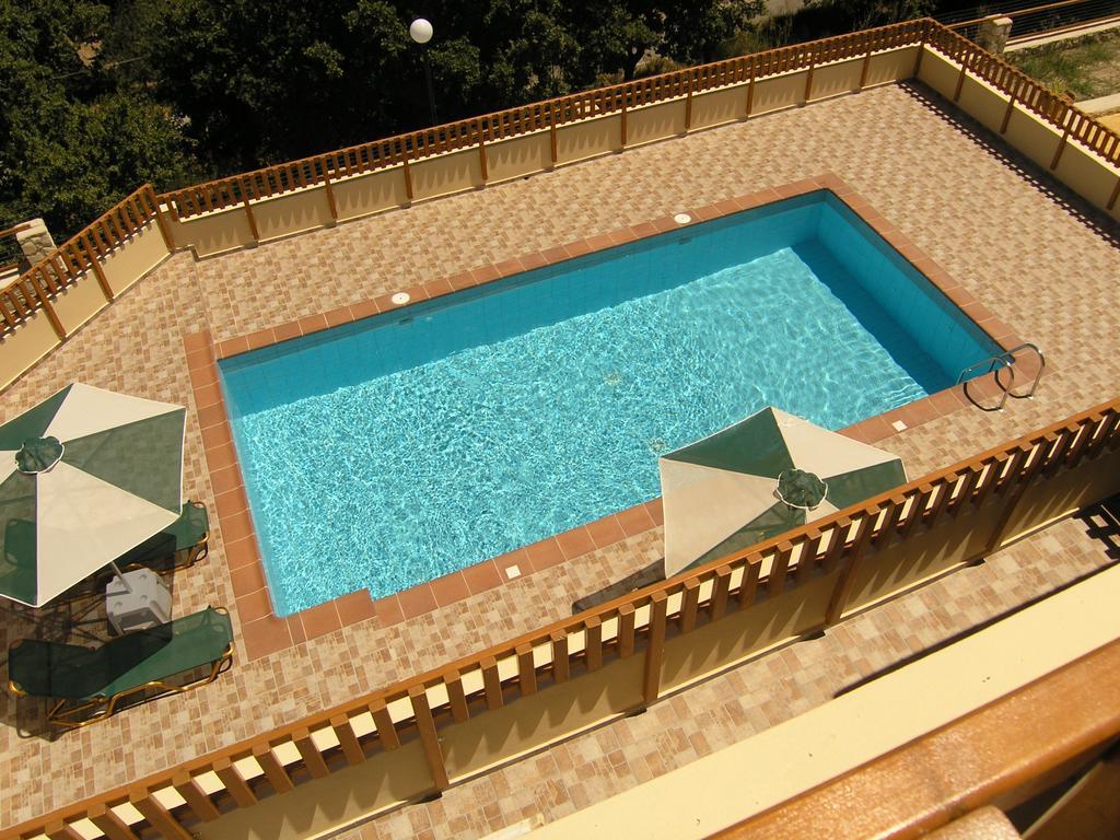 Kaloniktis Stratos Villas מראה חיצוני תמונה