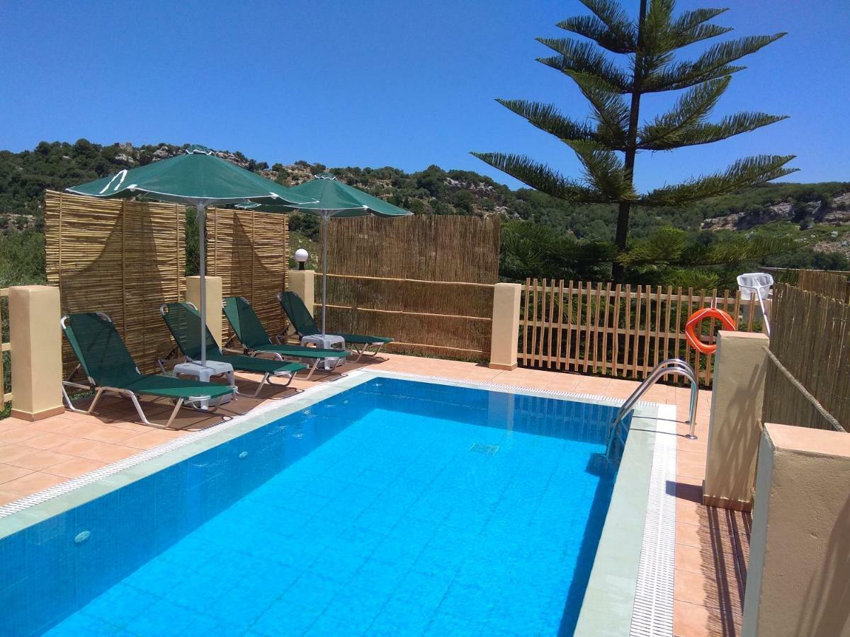 Kaloniktis Stratos Villas מראה חיצוני תמונה